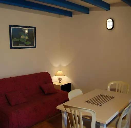 卡拉狄索勒酒店 *