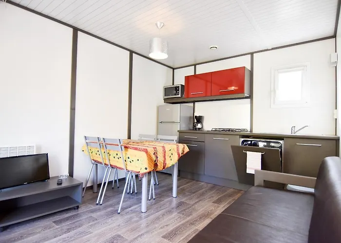 卡拉狄索勒酒店 *